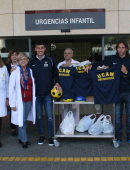 El UCAM CF, con los niños en la Arrixaca