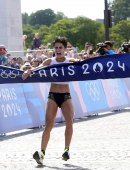 María Pérez cruza la línea de meta para conseguir el oro en París 24 