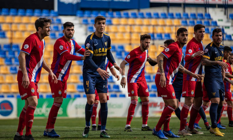 Crónica: Al UCAM Murcia le sale todo al revés ante el Recre (1-5)